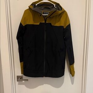 Dakine Two-Tone Black and Gold Gortex Ski/Snowboard Jacket
